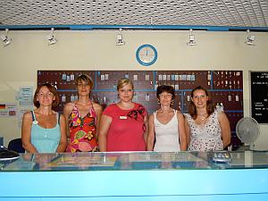 Kolleginnen an der Rezeption