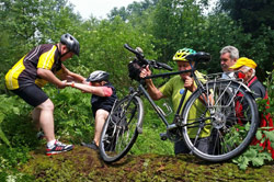 Radfahren mit Hindernissen fintel rad baumstamm 250