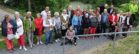 an der neu renovierten König-Ludwig-Brücke gruppe 450